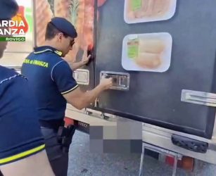 Sequestrati a Rovigo 450 kg di carne scaduta e 3 tonnellate di verdura marcia