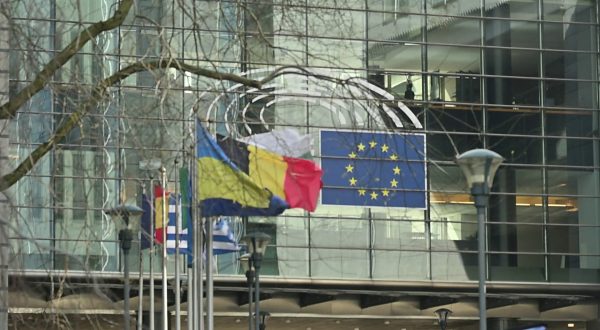 Dal Parlamento Ue primo via libera all’Euro digitale