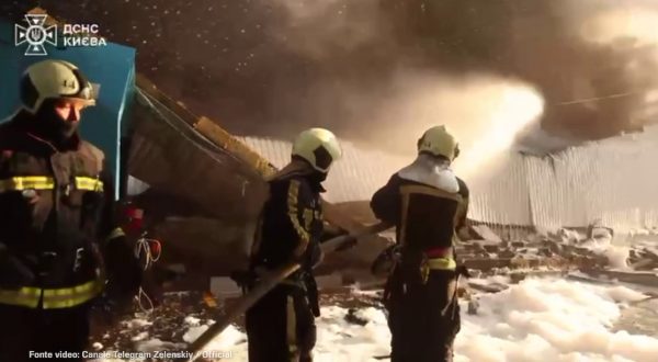Attacco missilistico russo in Ucraina, 2 morti e 5 feriti a Kiev